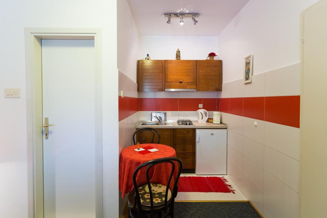 Studio Apartment Boksic Mlini Luaran gambar